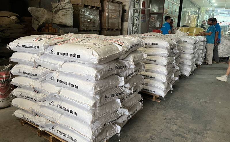 Lô hàng bê tông CR17 tại kho Bảo Sơn