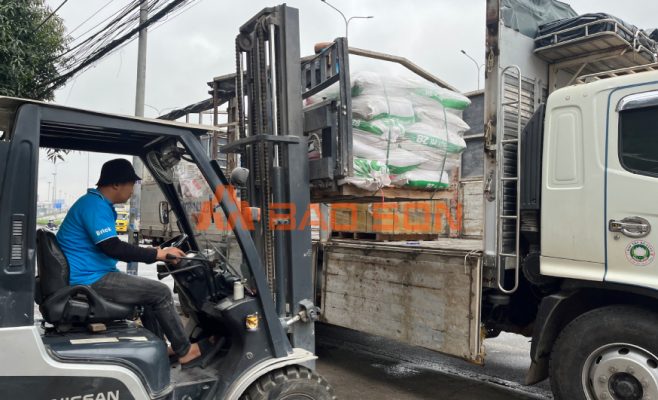 Vận chuyển lô hàng bột samot