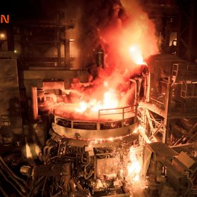 Lò luyện thép công nghiệp.