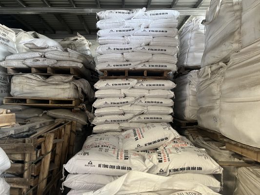 Bảo quản bê tông chịu lửa trong.