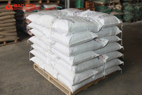 Sử dụng pallet bảo quản bê tông chịu nhiệt.